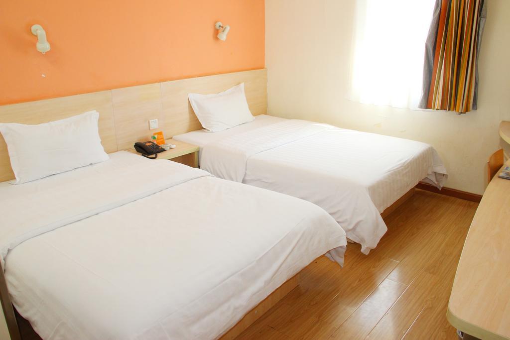 7Days Inn Huaihua Train Station Square Экстерьер фото