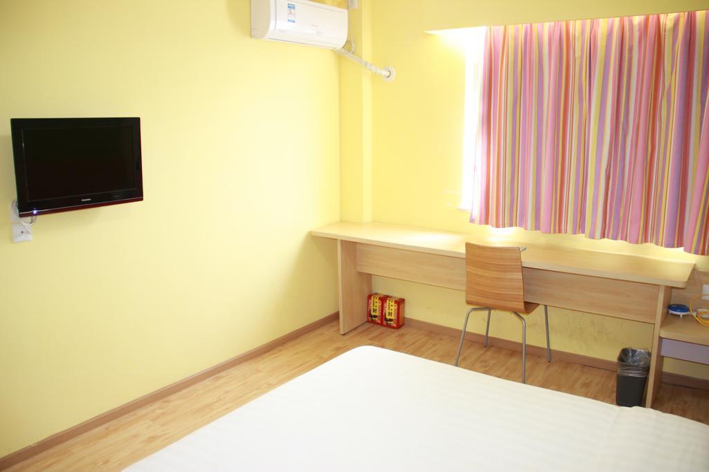 7Days Inn Huaihua Train Station Square Экстерьер фото