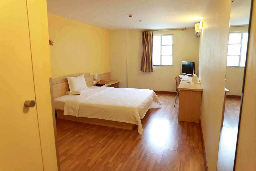 7Days Inn Huaihua Train Station Square Экстерьер фото