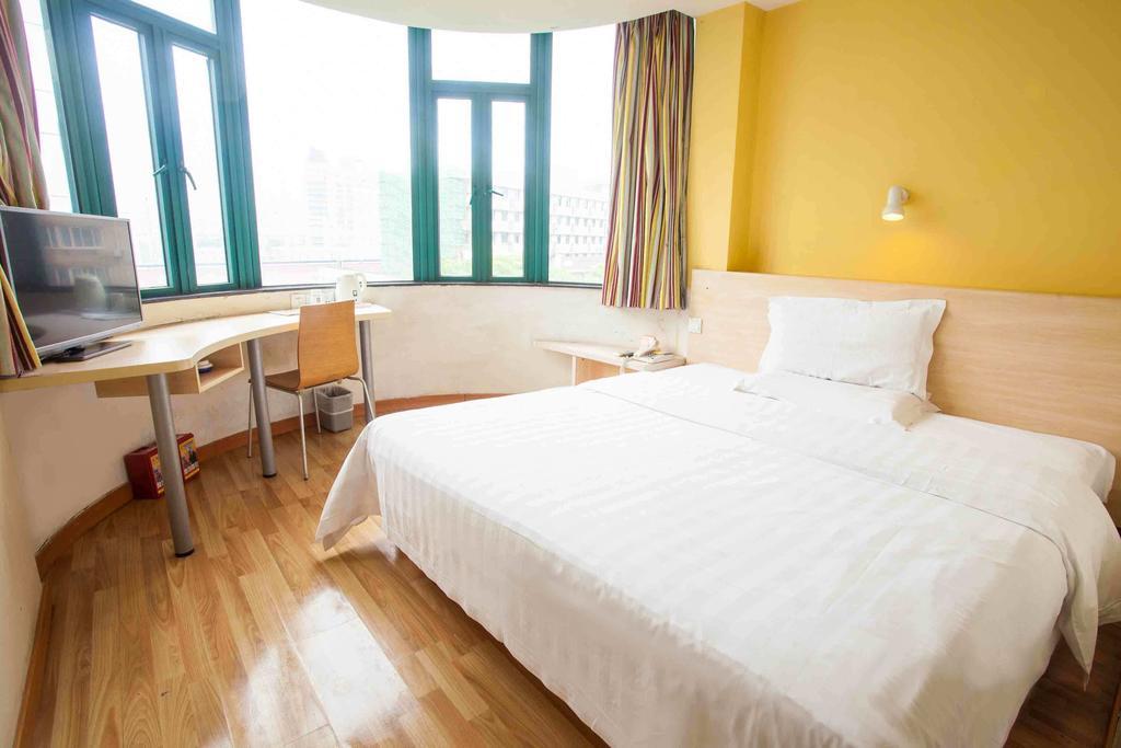 7Days Inn Huaihua Train Station Square Экстерьер фото